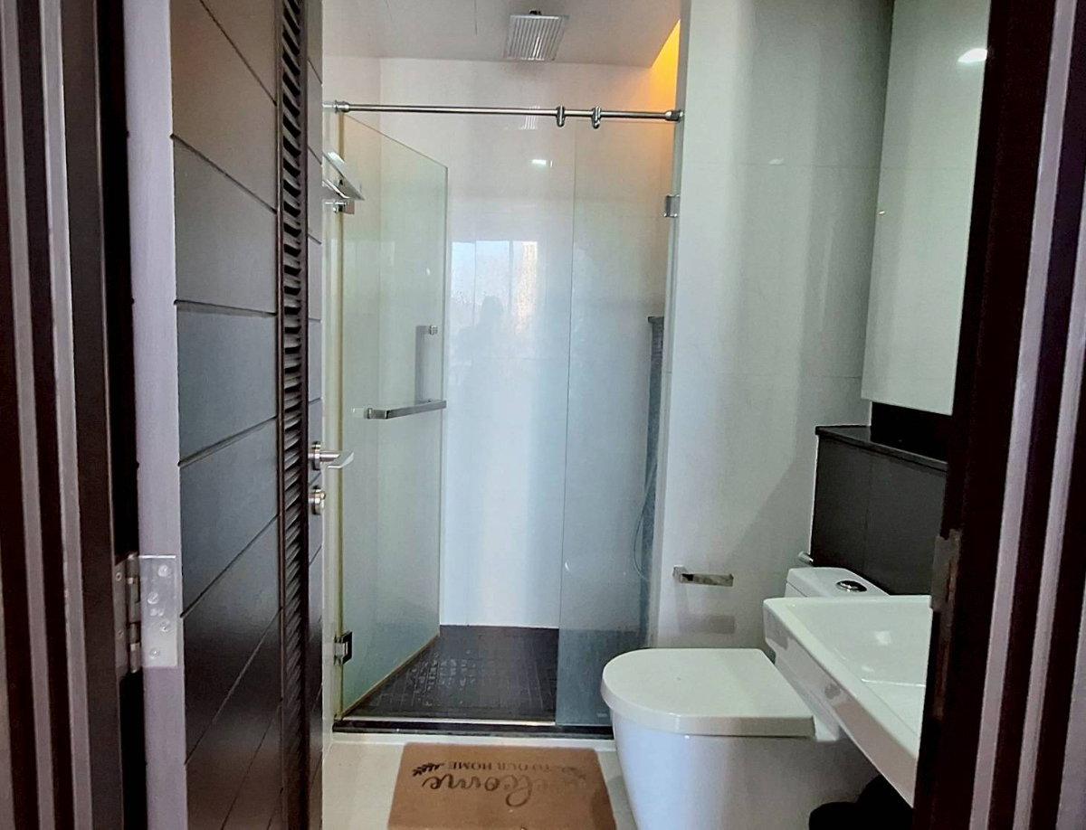 รูป ✨ ให้เช่า Ivy Ampio ✨ 🛋️ ตกแต่งโทนหรู ดูโมเดิร์นและน่าค้นหา 💎 พร้อมเข้าอยู่ได้ทันที ใครหาห้องพรีเมียมต้องไม่พลาด! 🏙️💰  - รูปที่ 8/8