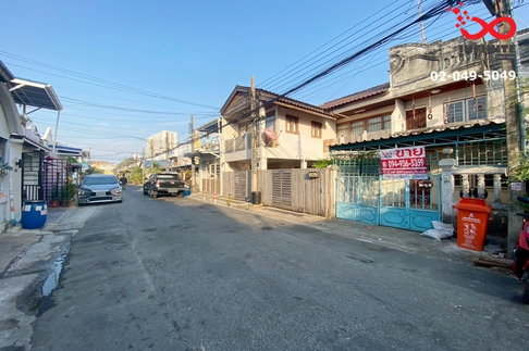 ขายทาวน์เฮาส์ 2 ชั้น ถนนบางนา-ตราด หมู่บ้านไพโรจน์ ใกล้ทางด่วน-ห้างเซ็นทรัล