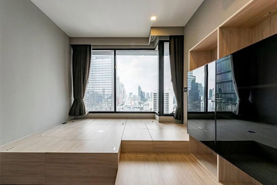 รูป LTHC15162 🐶🏙️ City Living with Iconic View | Pet-Friendly Condo Surasak | 70,000 THB/Month - รูปที่ 3/4