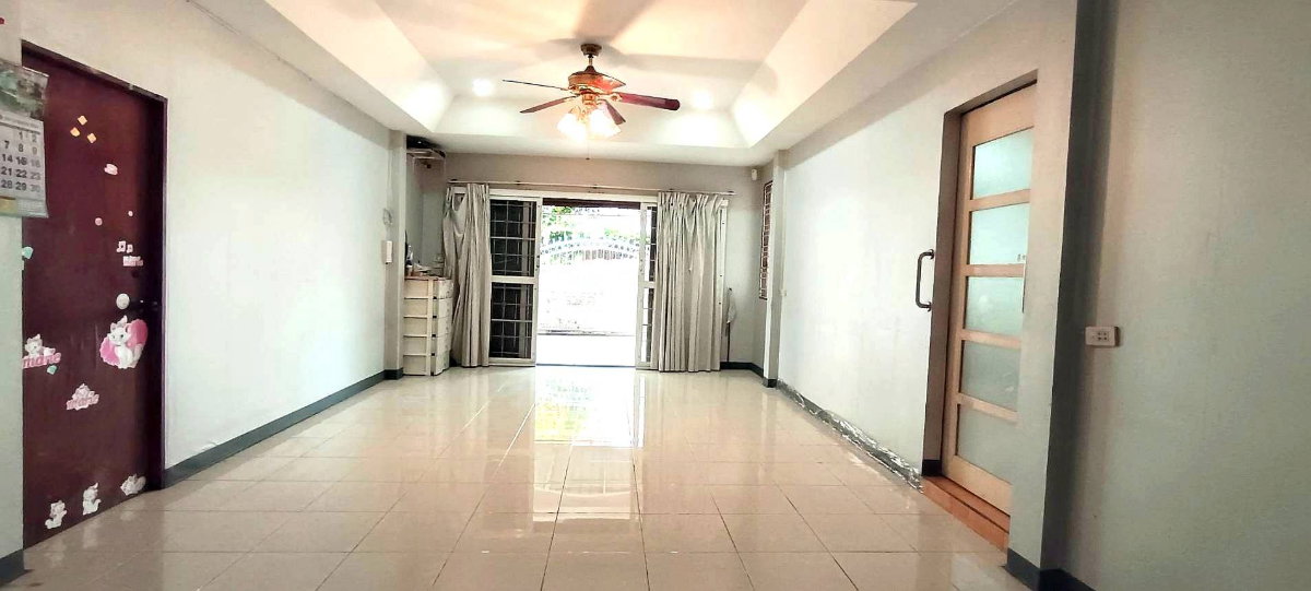 รูป ✨ ขายบ้านเดี่ยว หมู่บ้าน ช.รุ่งเรือง 6 | ถนนเมน | 54 ตร.วา | 6 ห้องนอน | พร้อมอยู่ ใกล้ MRT & เซ็นทรัลเวสต์เกต 🏡 - รูปที่ 2/13