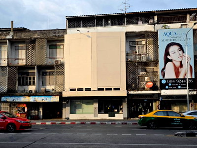 Shophouses for rent Chandrakasem Rajabhat University : WS7296 🏢 Two adjoining shophouses for rent, Ladprao 15, near MRT (only 130 meters away!). Rental price: 70,000 baht/month.