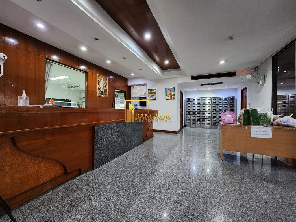 รูป Renovated 4 Bedroom Apartment For Rent in Sukhumvit 13 - BR20930AP - รูปที่ 50/53