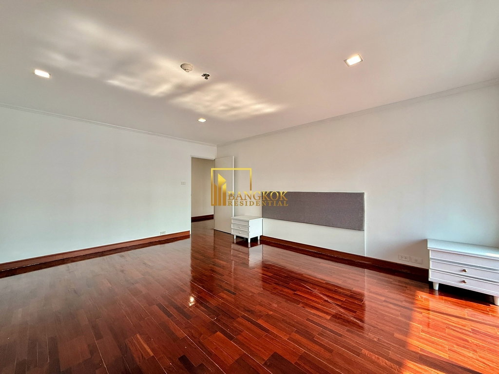 รูป Renovated 4 Bedroom Apartment For Rent in Sukhumvit 13 - BR20930AP - รูปที่ 25/53