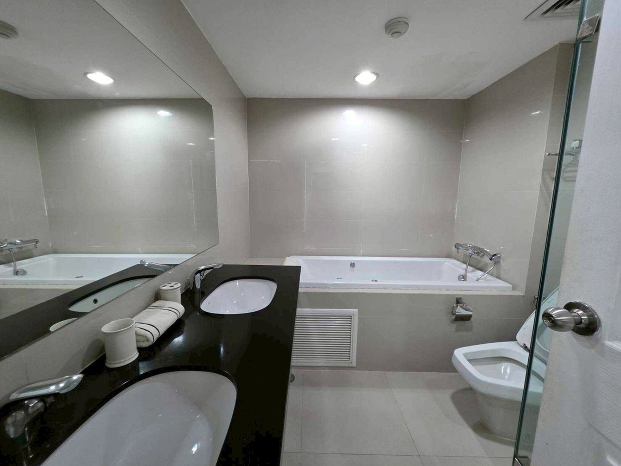 รูป LTH15210 – Luxury Spacious Condo for Rent Rama 9 | City Lifestyle Best Value | Near BTS Asoke | 140,000 THB | คอนโดให้เช่า พระราม 9 ห้องใหญ่พิเศษ คุ้มค่า ใกล้ BTS อโศก - รูปที่ 6/11