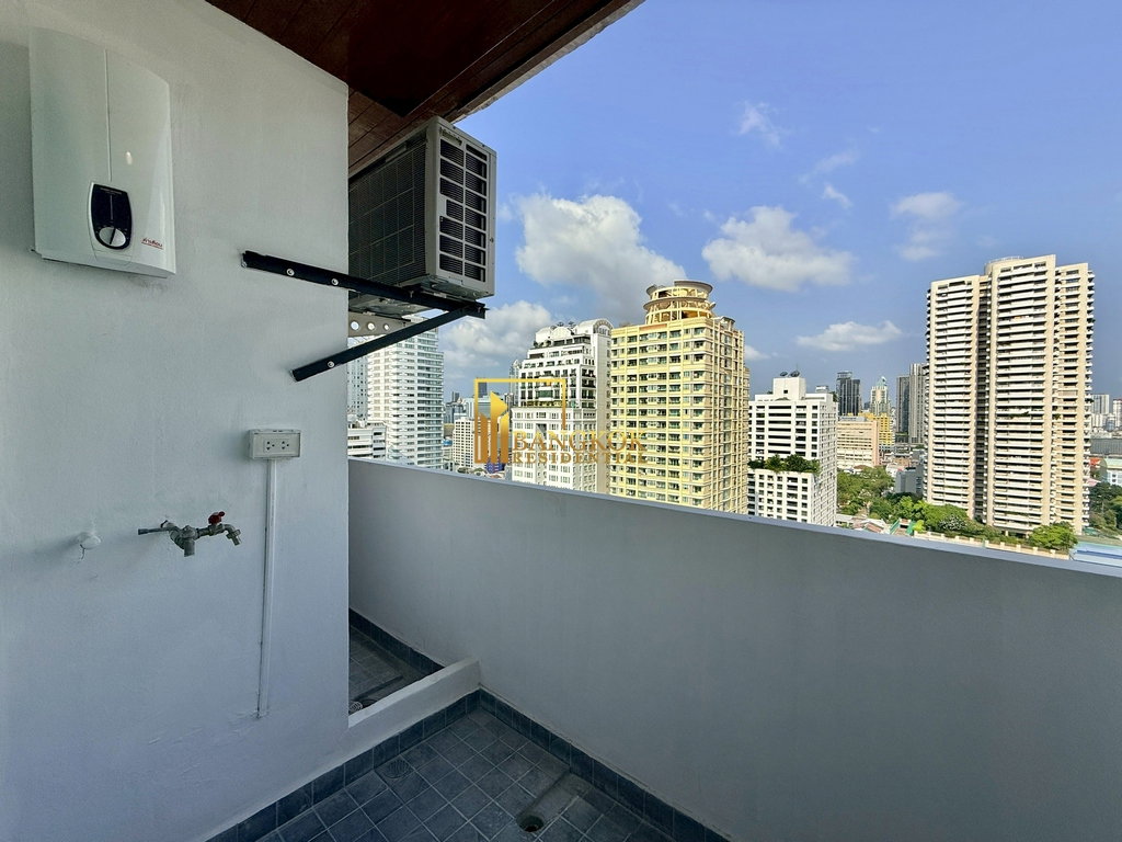 รูป Renovated 4 Bedroom Apartment For Rent in Sukhumvit 13 - BR20930AP - รูปที่ 38/53