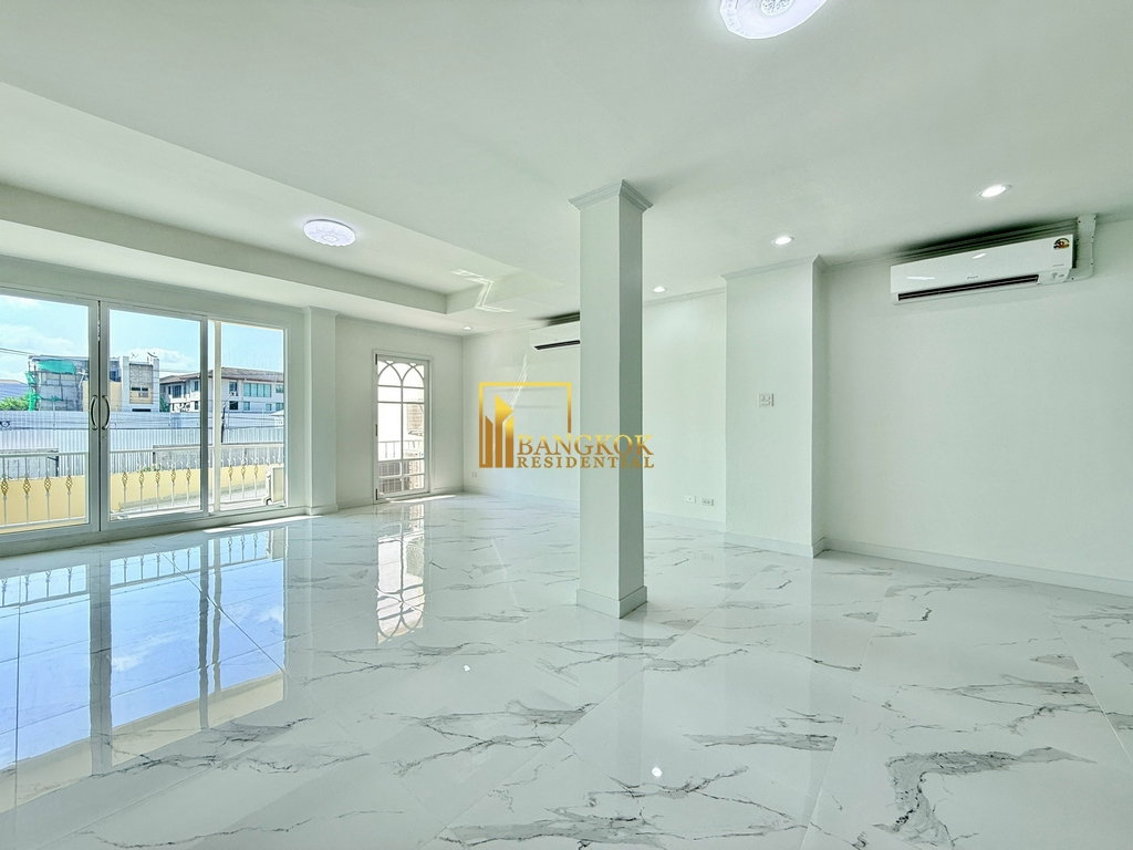 รูป Yenakart Residence | Renovated 5 Bedroom Townhouse For Rent - BR28337SH - รูปที่ 18/57