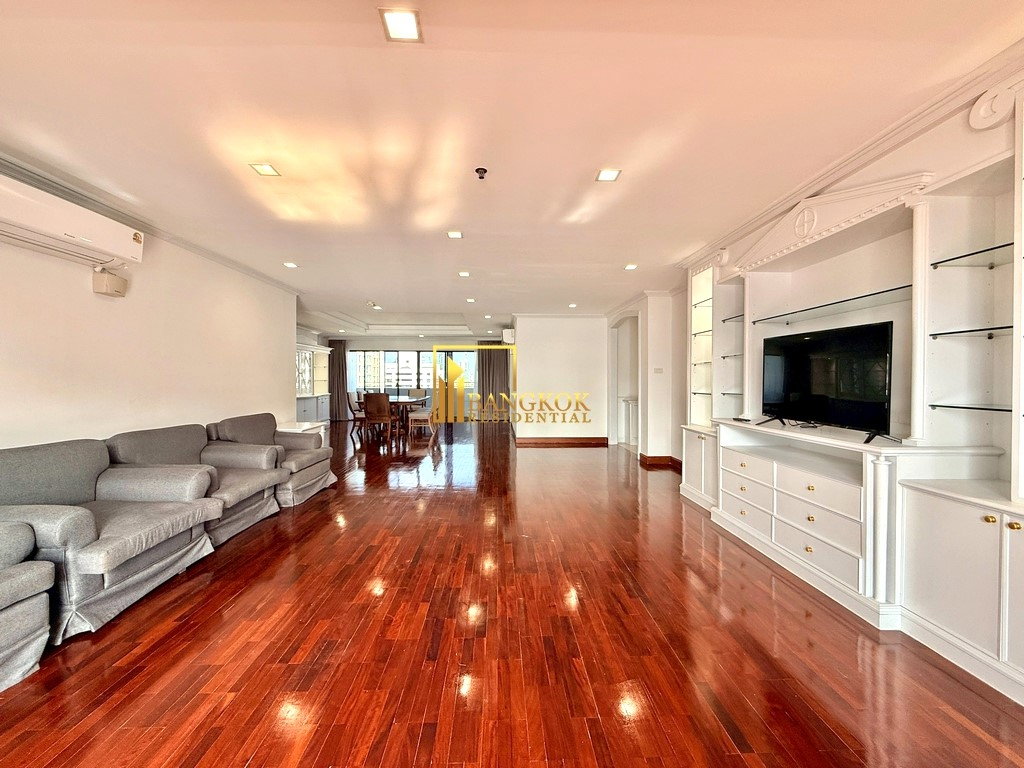 รูป Renovated 4 Bedroom Apartment For Rent in Sukhumvit 13 - BR20930AP - รูปที่ 1/53