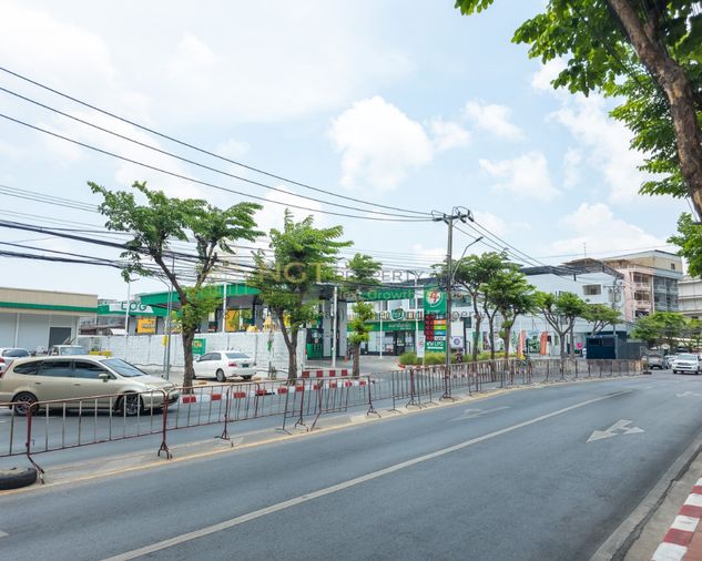 Land for sale, 719 sq wah, Thung Khru
