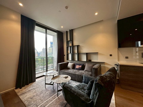 LTHC15205 – Luxury Condo Pet-Friendly for Rent Chidlom | City Lifestyle Best Value | Near BTS Chidlom | 120,000 THB | คอนโดหรูให้เช่า ชิดลม เลี้ยงสัตว์ได้ ทำเลพรีเมียม คุ้มค่า ใกล้ BTS ชิดลม