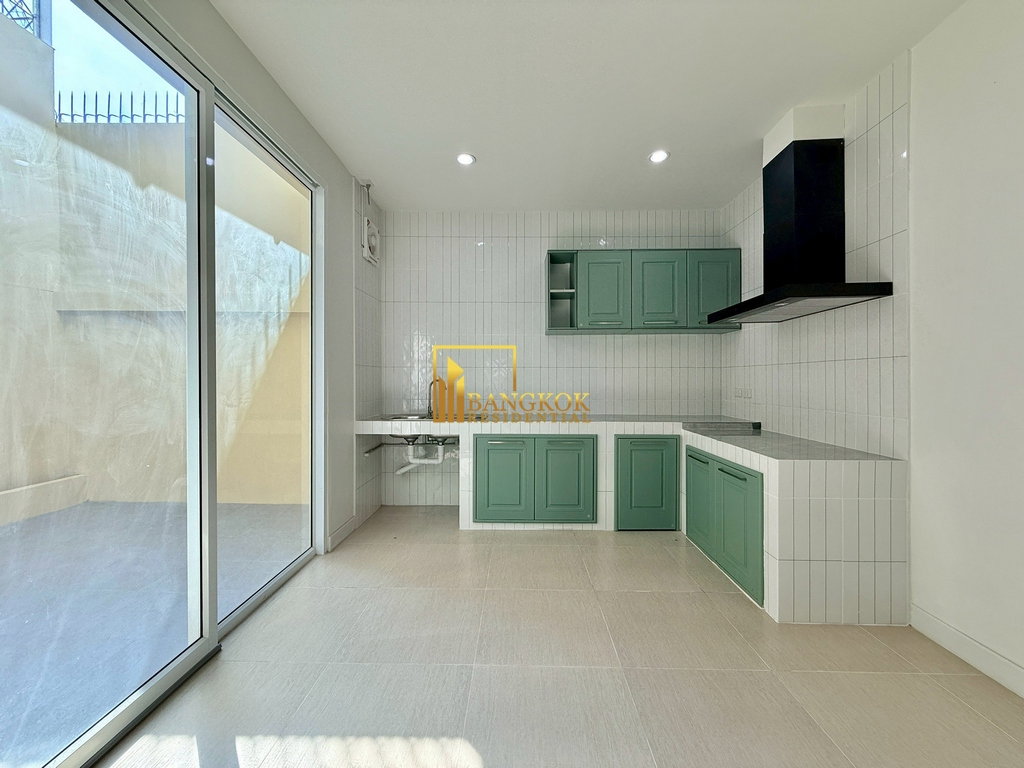 รูป Yenakart Residence | Renovated 5 Bedroom Townhouse For Rent - BR28337SH - รูปที่ 12/57