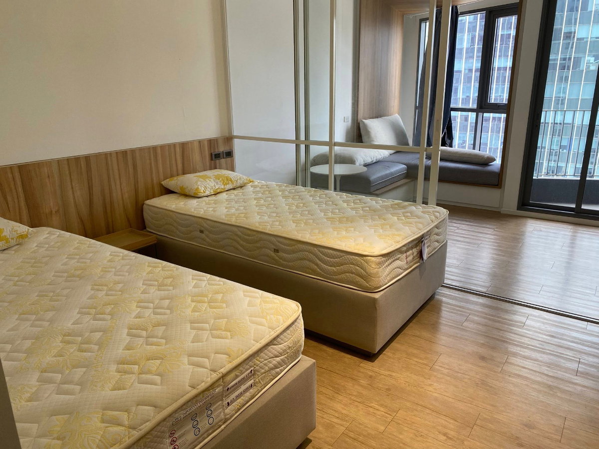 รูป Triple Y Residence【𝐒𝐄𝐋𝐋 & 𝐑𝐄𝐍𝐓】🔥 ห้องโทนขาว–ไม้ แต่งแบบมินิมอลคลีนๆ เหมือนอยู่ในคาเฟ่ ได้แสงธรรมชาติเต็มผนัง 🔥 ติดต่อไลน์ไอดี: @hacondo - รูปที่ 2/10