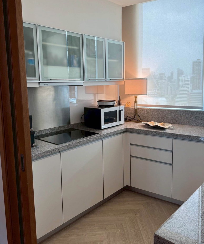 picture  Millennium                   Residence  - 12/15