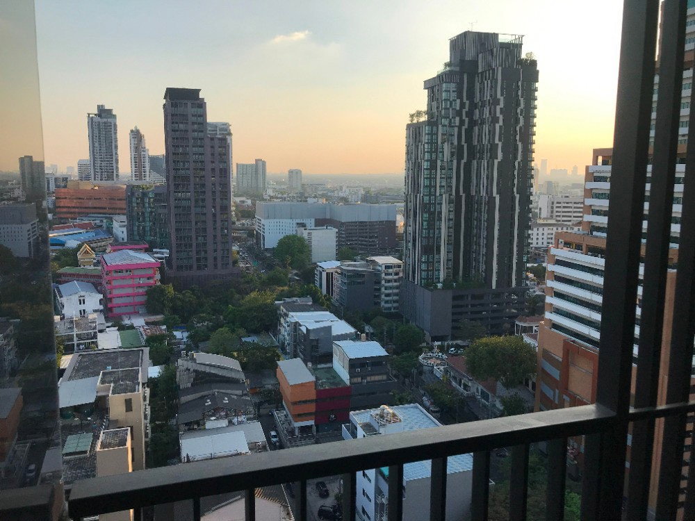 รูป Maru Ekkamai 2 ✨ ใกล้ BTS เอกมัย 🚆 Pet friendly 🐶 ห้องชั้นสูง วิวเมือง 🏙️ 1BR 30 ตร.ม. 🛋️ พร้อมอยู่ เช่า 24,000 💸 - รูปที่ 9/9