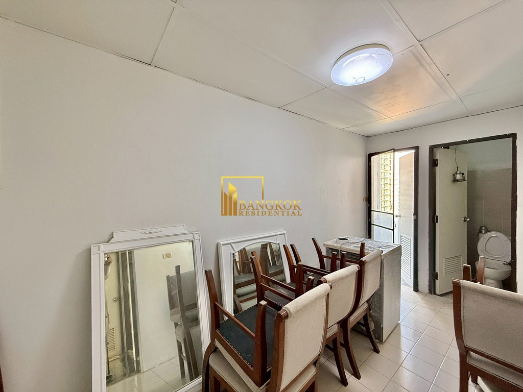 รูป Renovated 4 Bedroom Apartment For Rent in Sukhumvit 13 - BR20930AP - รูปที่ 37/53