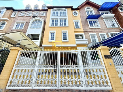 รูปภาพ Yenakart Residence | Renovated 5 Bedroom Townhouse For Rent - BR28337SH