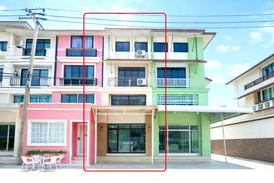 เช่าอาคารพาณิชย์ นิคมอัญธานี (เจมโมโปลิส) : สนามบิน สุวรรณภูมิ 4กม. อาคารพาณิชย์ 3 นอน กิ่งแก้ว8-18 รพ. จุฬารัตน์ 9 กฟน. บางพลี 800ม. 3.5 ชั้น 20 ตร.ว. 252 ตร.ม.