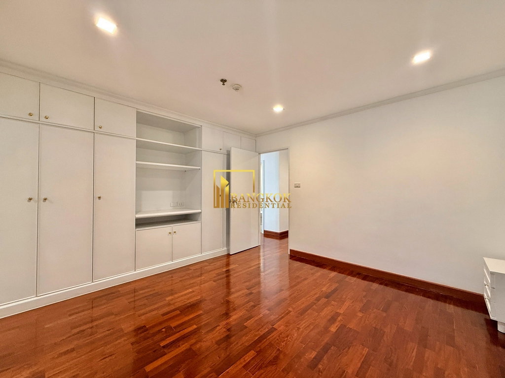 รูป Renovated 4 Bedroom Apartment For Rent in Sukhumvit 13 - BR20930AP - รูปที่ 30/53