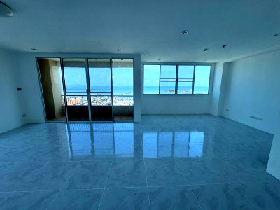 Condos for sale : Condo for sale in Sriracha. Corner unit with sea view, high floor, excellent location.