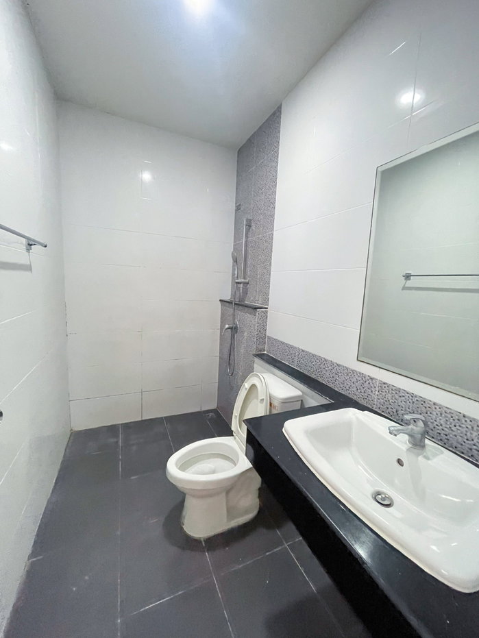 picture House for Rent in Prime Location - 6/18