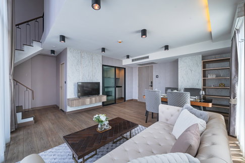 The Unique 62/1 Tri-plex 3Bed For Rent .. 