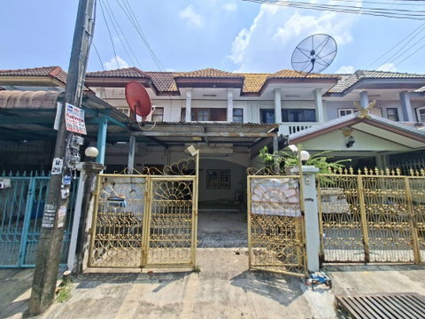 ขายทาวน์เฮ้าส์ ใกล้สนามบินดอนเมือง ทาวน์เฮ้าส์ 2 ชั้น 21 วา 2 นอน 2 น้ำ ซอยละออทิพย์ ถนนกำแพงเพชร 6 ซอย 7 แยก 3-4 แขวงทุ่งสองห้อง เขตหลักสี่ กทม.