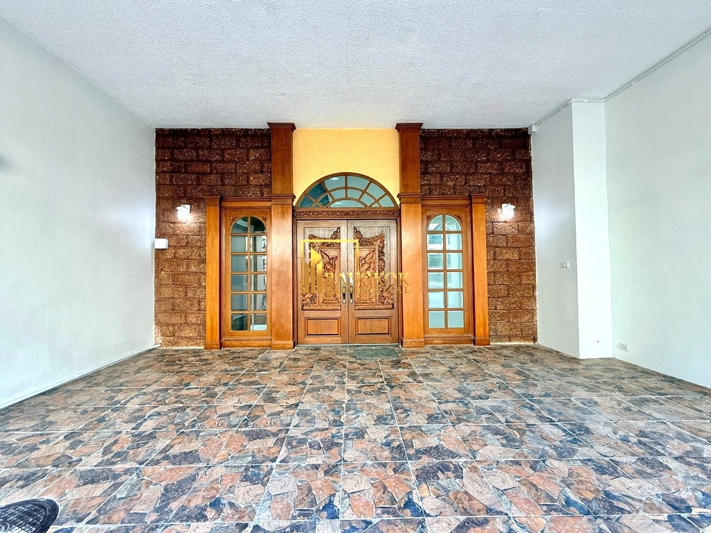 รูป Yenakart Residence | Renovated 5 Bedroom Townhouse For Rent - BR28337SH - รูปที่ 3/57