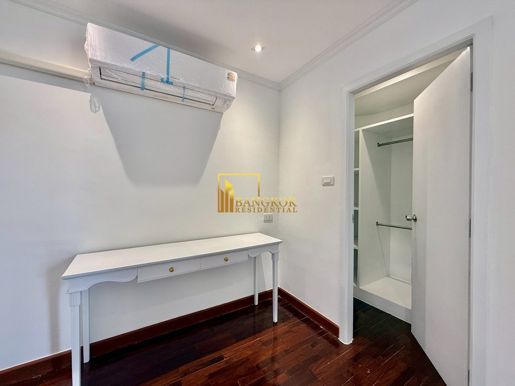 รูป Renovated 4 Bedroom Apartment For Rent in Sukhumvit 13 - BR20930AP - รูปที่ 18/53