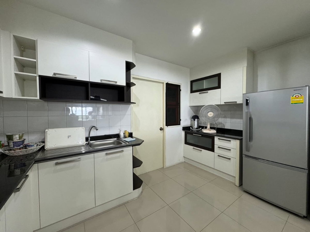 picture Riverine                                Place  - 17/19