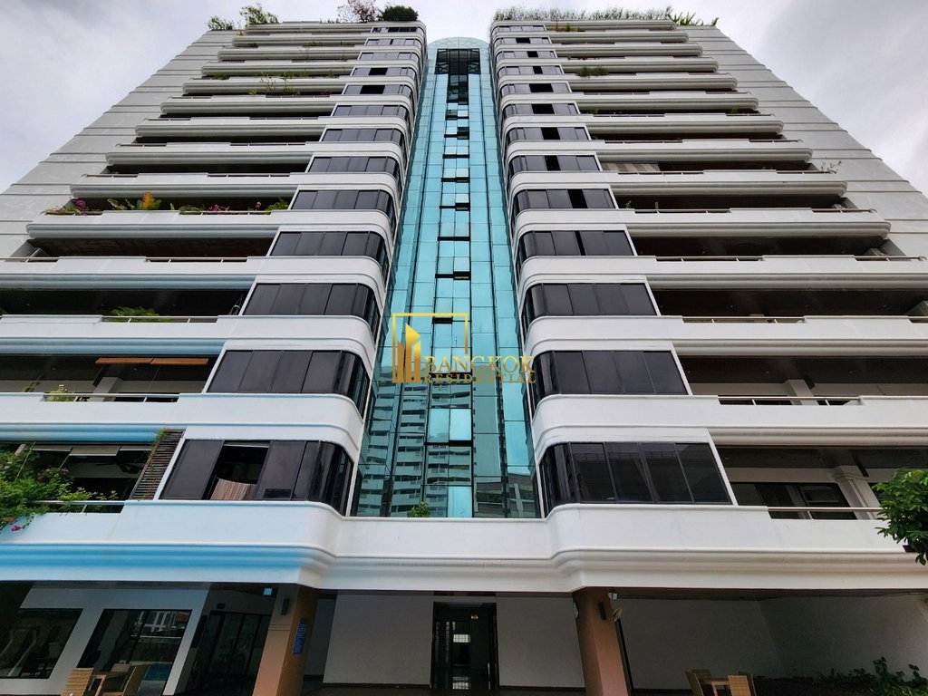 รูป Renovated 4 Bedroom Apartment For Rent in Sukhumvit 13 - BR20930AP - รูปที่ 44/53