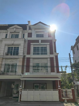ให้เช่าบ้าน/โฮมออฟฟิศ 4 ชั้น โครงการพลัสพาร์ค อเวนิว ลาซาล-ศรีนครินทร์  ตกแต่งใหม่ สิ่งแวดล้อมดี ใกล้ BTSแบริ่ง และMRTศรีลาซาล