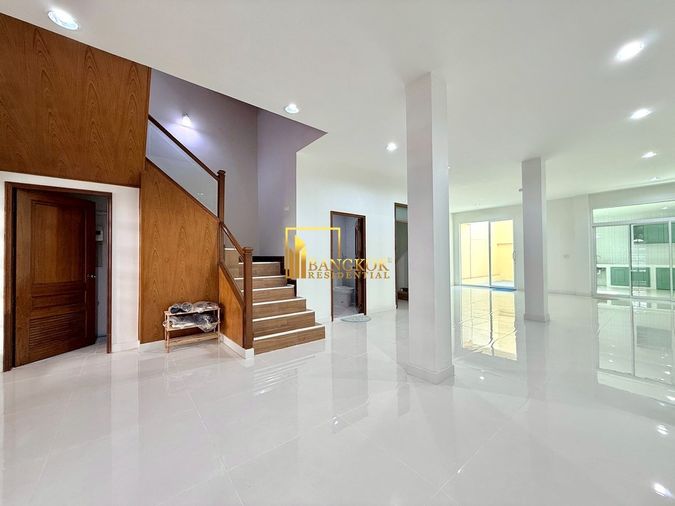 ให้เช่าทาวน์โฮม 5 ห้องนอน 450 ตร.ม. 1 ตร.ว. เย็นอากาศ เรสซิเดนซ์