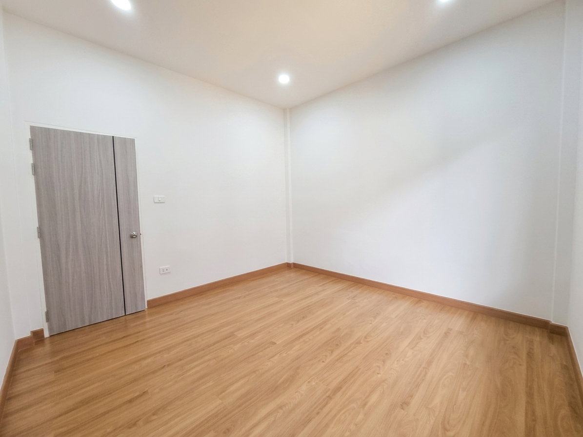 รูป 🏡 บ้านชั้นเดียว รีโนเวทใหม่ "หมู่บ้านฐานมั่นคง คลอง 2" เพียง 2.29 ล้าน  - รูปที่ 23/31