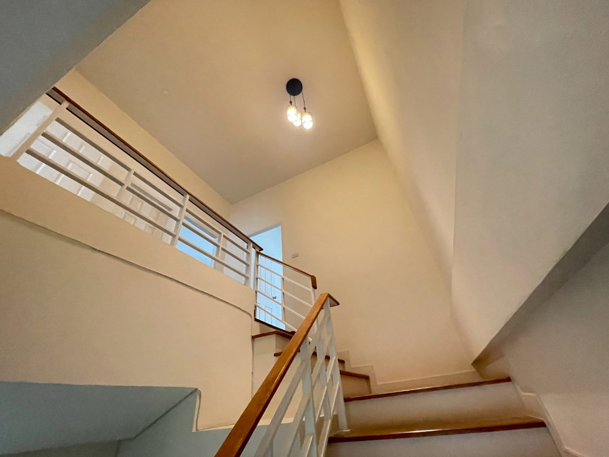 picture House for Rent in Prime Location - 9/18