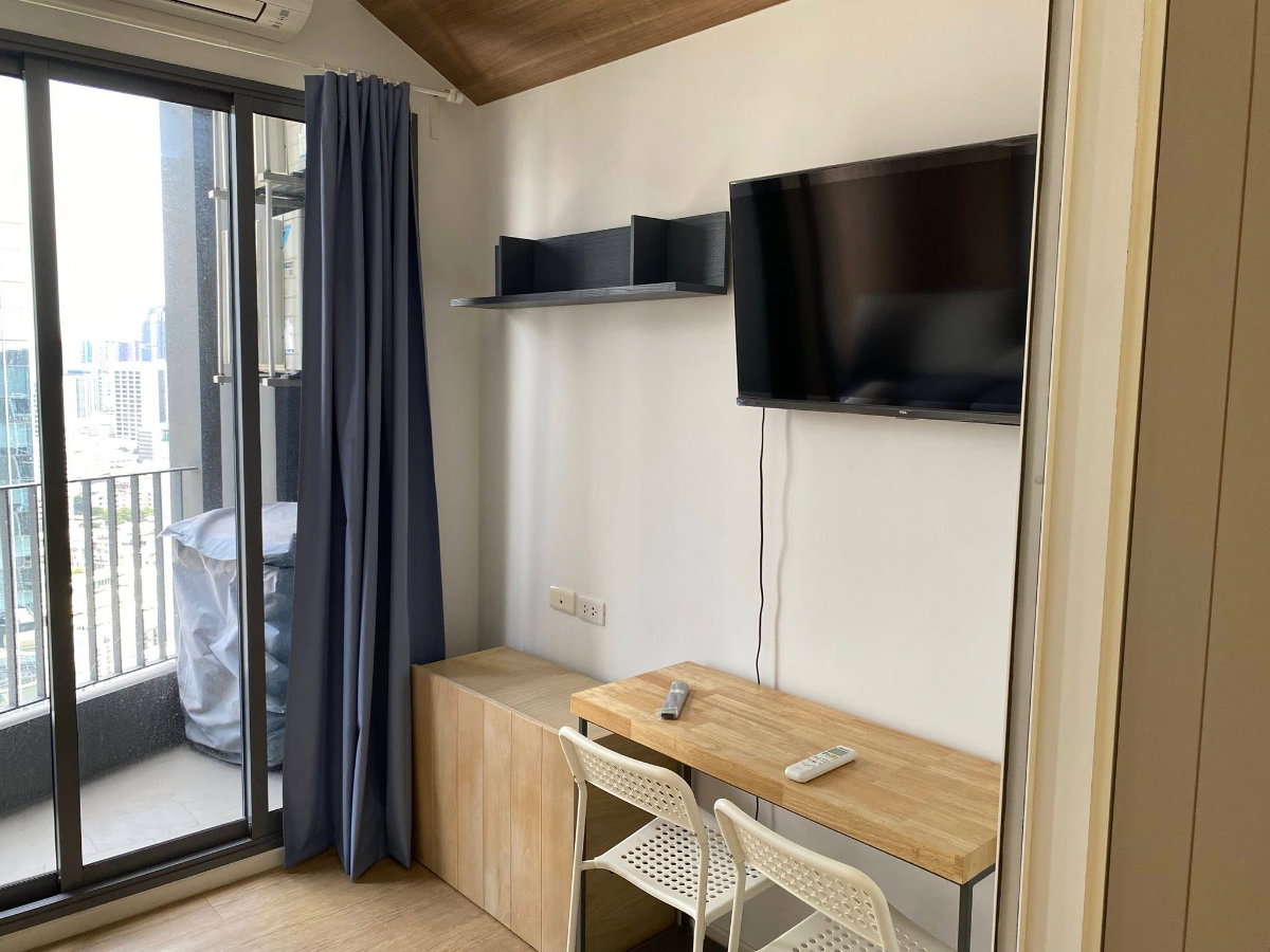 รูป Triple Y Residence【𝐒𝐄𝐋𝐋 & 𝐑𝐄𝐍𝐓】🔥 ห้องโทนขาว–ไม้ แต่งแบบมินิมอลคลีนๆ เหมือนอยู่ในคาเฟ่ ได้แสงธรรมชาติเต็มผนัง 🔥 ติดต่อไลน์ไอดี: @hacondo - รูปที่ 5/10
