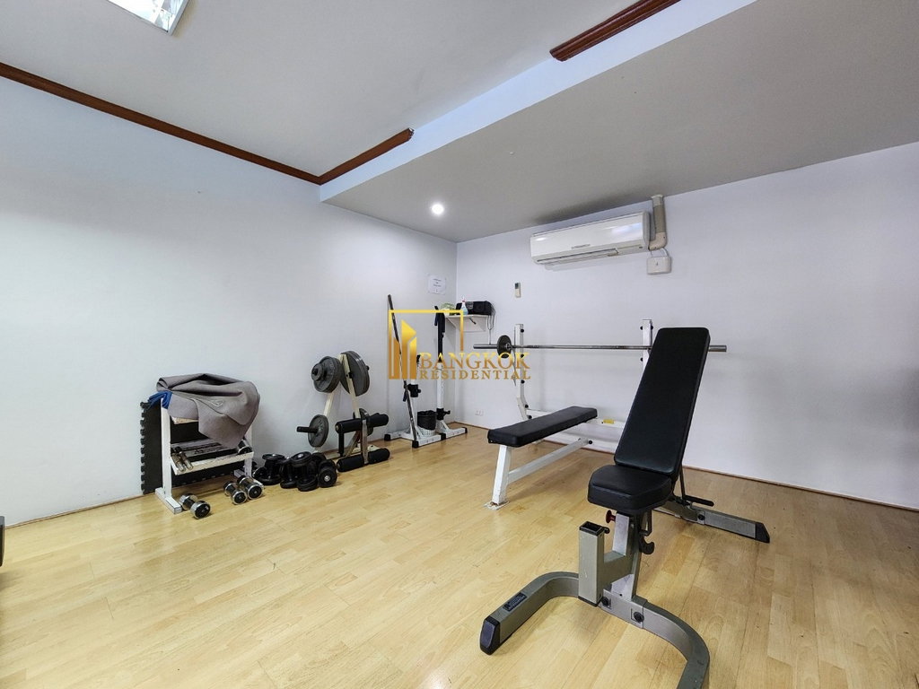 รูป Renovated 4 Bedroom Apartment For Rent in Sukhumvit 13 - BR20930AP - รูปที่ 47/53