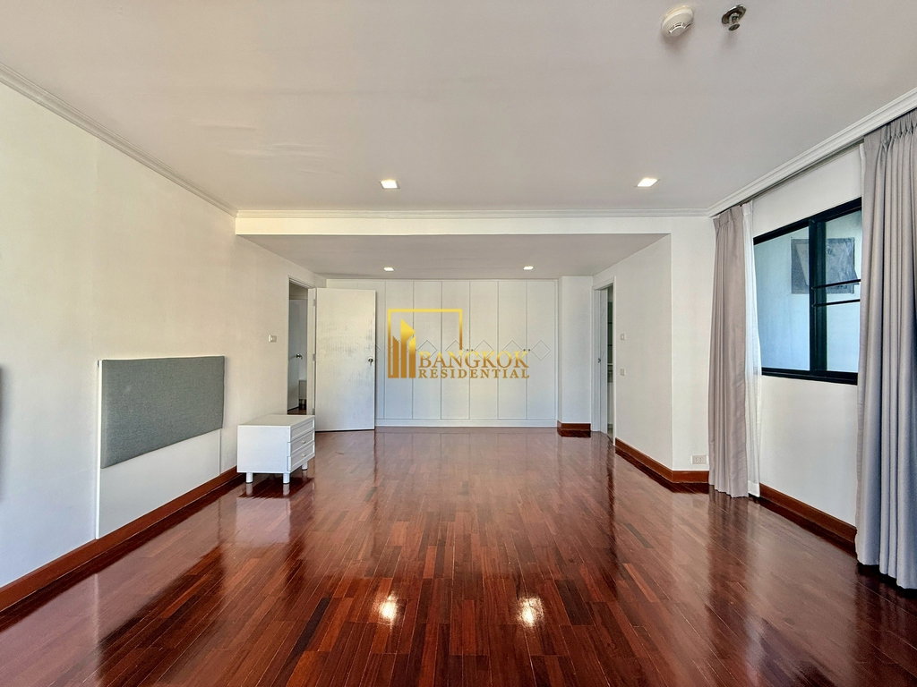 รูป Renovated 4 Bedroom Apartment For Rent in Sukhumvit 13 - BR20930AP - รูปที่ 17/53