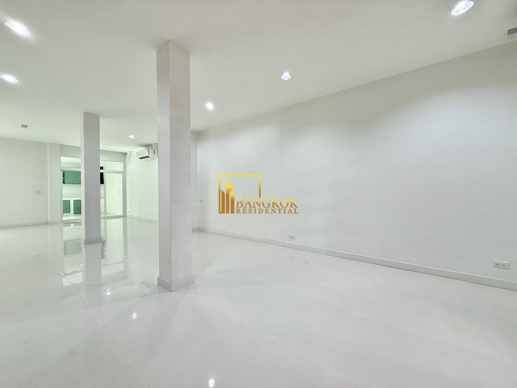 รูป Yenakart Residence | Renovated 5 Bedroom Townhouse For Rent - BR28337SH - รูปที่ 6/57