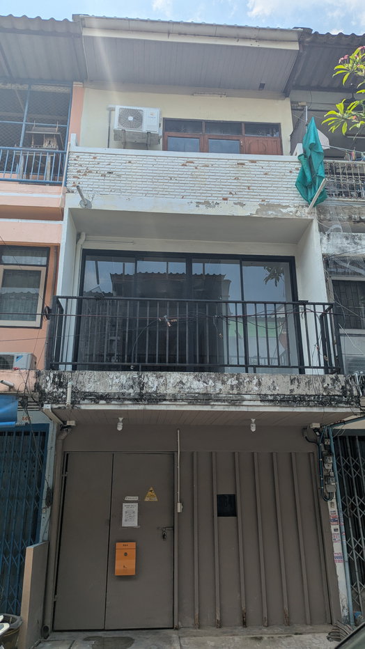 picture Fantastic Shophouse Opportunity Near BTS Bangchak - 1/24