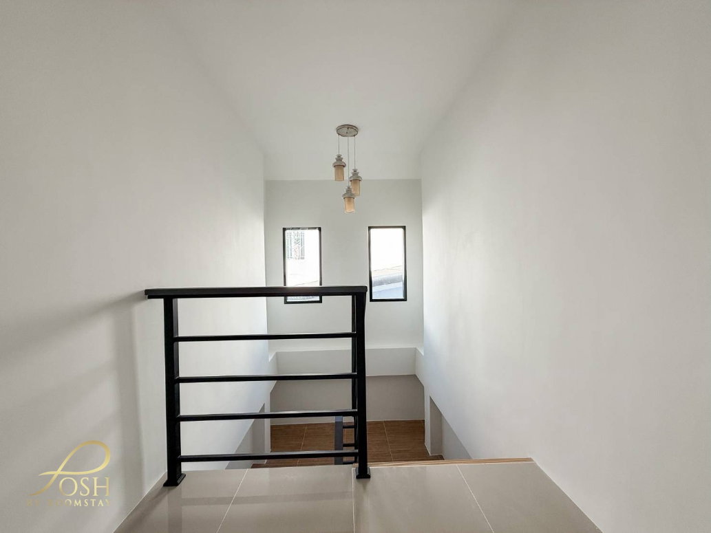 รูป บ้านเดี่ยวสองชั้น โซนกะทู้ ทำเลดี รีโนเวทใหม่ ฟังก์ชันครบ พื้นที่ใช้สอยกว่า 200 ตร.ม.  - รูปที่ 25/30