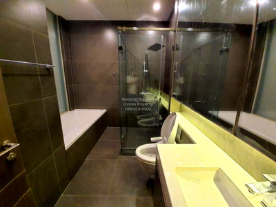 Condos for rent : 🔥🔥🔥 FOR RENT condo , The Esse at Singha Complex , high floor , MRT-Phetchaburi , Bang Kapi , Huai Khwang , Bangkok , CX-44148 ✅ Live chat with us ADD LINE @connexproperty ✅ 🔥🔥🔥