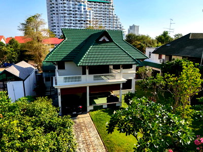 บ้านเดี่ยว วิทยาลัยเทคโนโลยีพณิชยการ สัตหีบ : บ้านเดี่ยวในโครงการติดทะเลหน้าหาดขาวทะเลใสสะอาด ทำเลดีนาจอมเทียนพัทยา