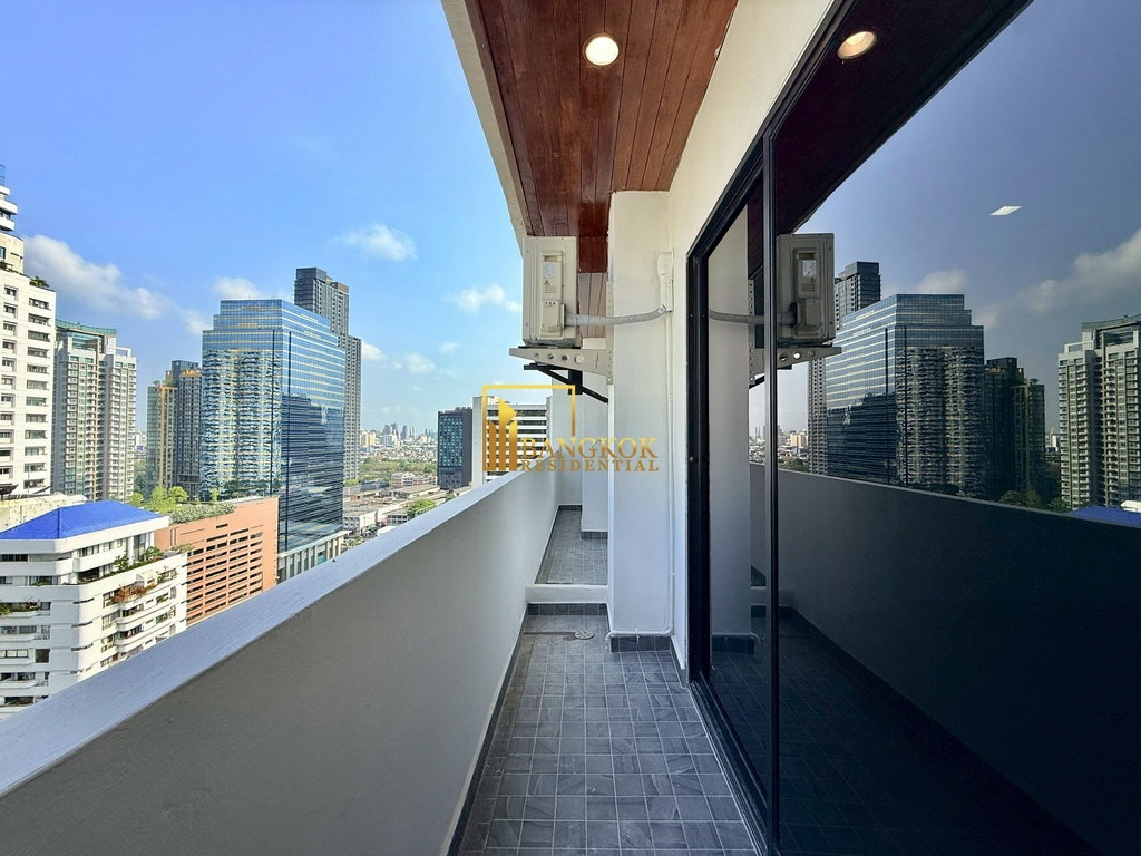 รูป Renovated 4 Bedroom Apartment For Rent in Sukhumvit 13 - BR20930AP - รูปที่ 8/53