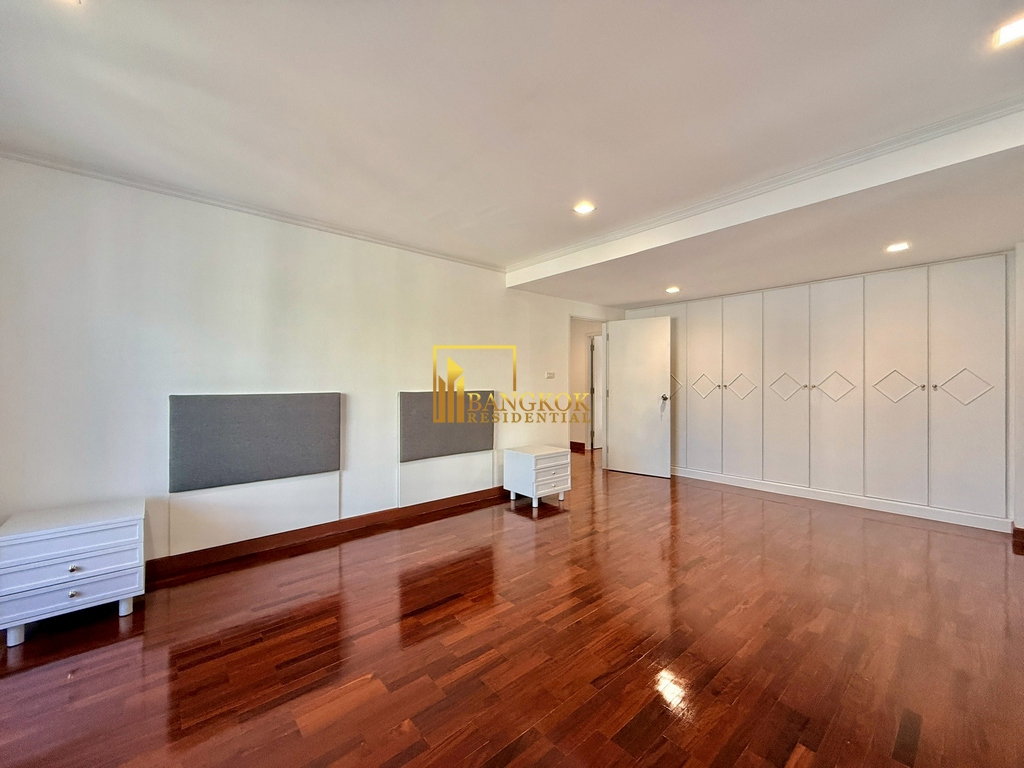 รูป Renovated 4 Bedroom Apartment For Rent in Sukhumvit 13 - BR20930AP - รูปที่ 16/53