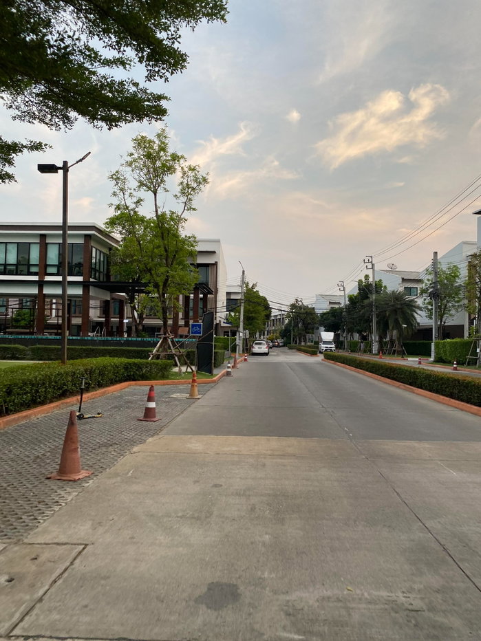 รูป ขายทาวน์โฮม 3 ชั้น สภาพดีพร้อมอยู่ ✅  Baan Klang Muang Kalapapruek บ้านกลางเมือง กัลปพฤกษ์  🌳 ทำเลดี เดินทางสะดวก ใกล้รถไไฟฟ้า  - รูปที่ 12/13
