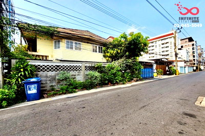 บ้านเดี่ยว ลาดพร้าวตอนกลาง โชคชัย 4 ลาดพร้าว 71 นาคนิวาส : ขายที่ดินพร้อมบ้าน 2ชั้น ซอยลาดพร้าว 48 - สุทธิสาร  ห้วยขวาง ใกล้รถไฟฟ้า