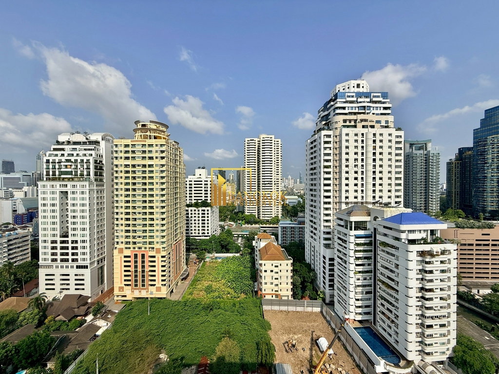 รูป Renovated 4 Bedroom Apartment For Rent in Sukhumvit 13 - BR20930AP - รูปที่ 39/53