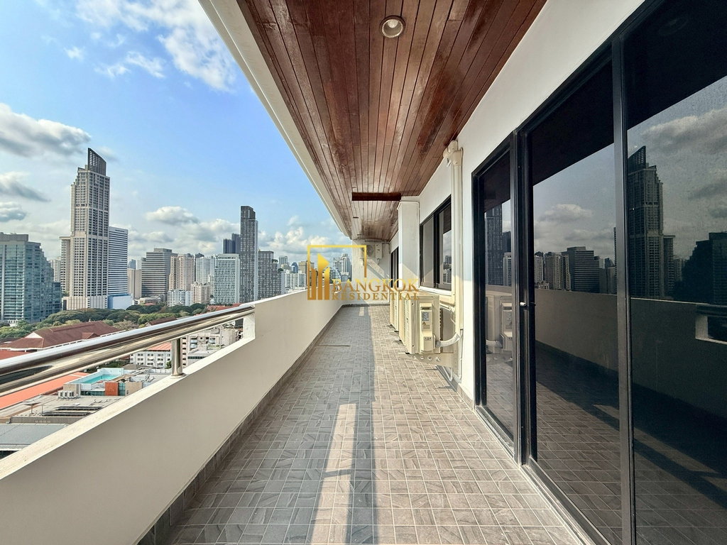 รูป Renovated 4 Bedroom Apartment For Rent in Sukhumvit 13 - BR20930AP - รูปที่ 5/53