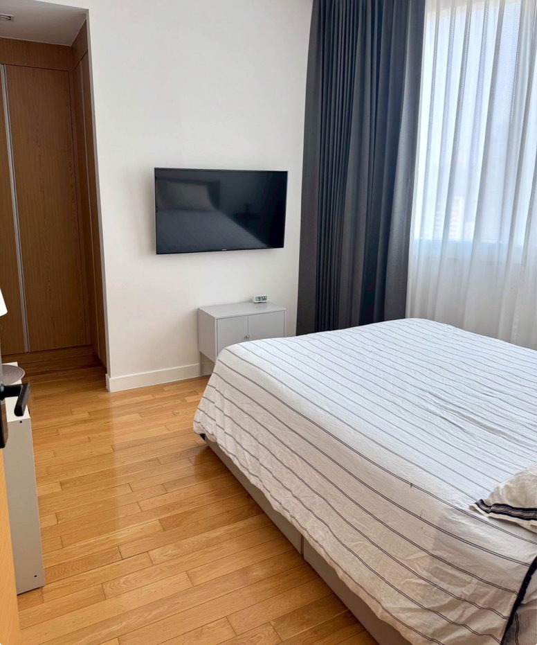 picture  Millennium                   Residence  - 8/15