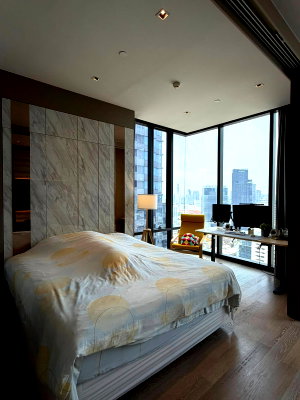 Condos for rent : P-126244 Luxury Condo in Silom [Ashton Silom] High Floor with City View Near BTS! l Line Id: @easycondoplus l 099-229-6397