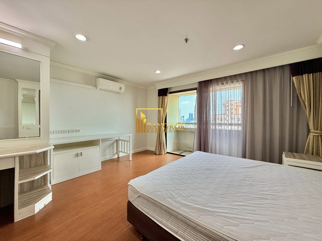 รูป Baan Suanpetch | Renovated 3 Bedroom Condo in Phrom Phong - BR10338CD - รูปที่ 8/33